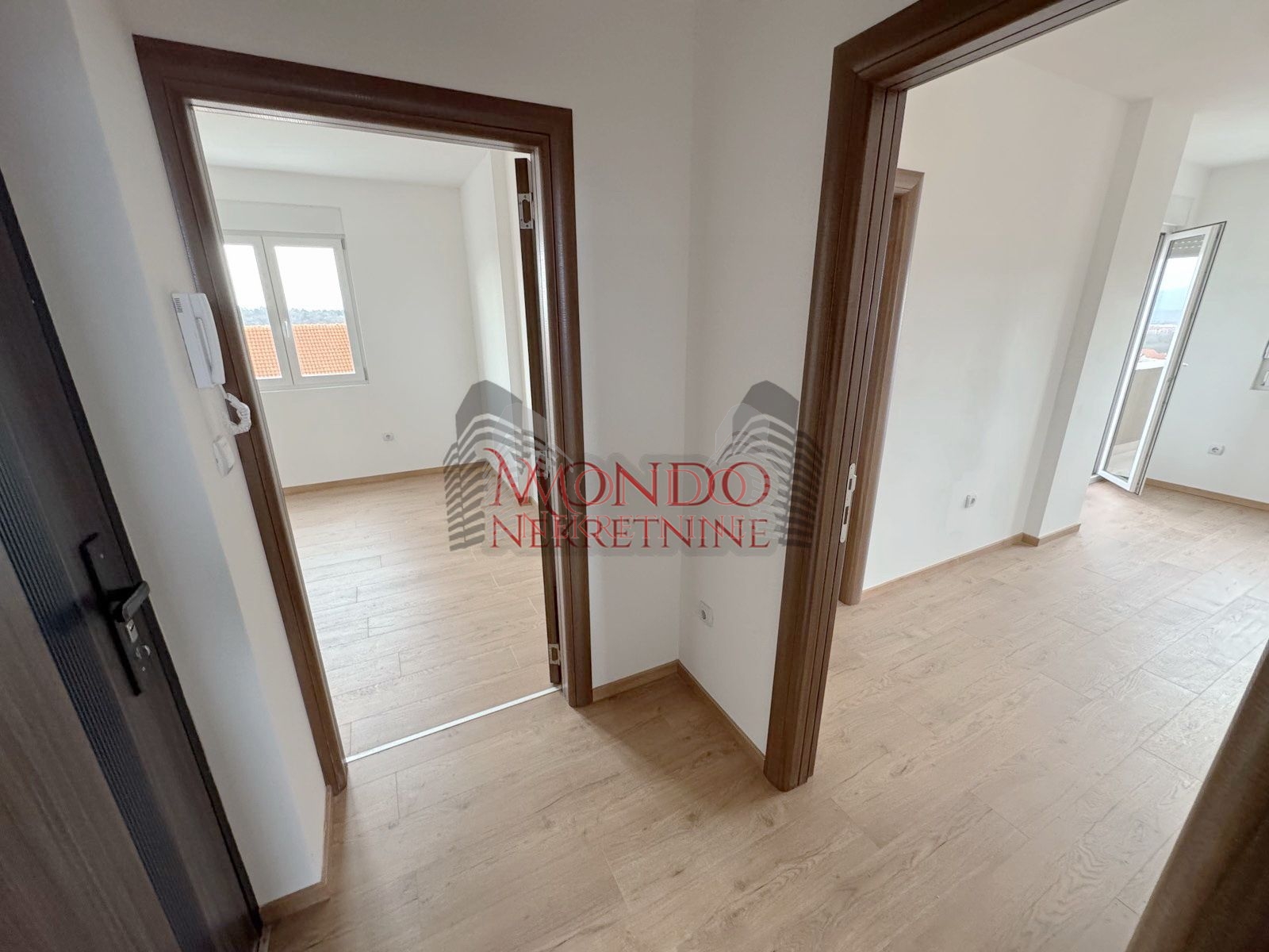 Nov dvoiposoban stan sa parking mestom na Bubnju, novogradnja 9