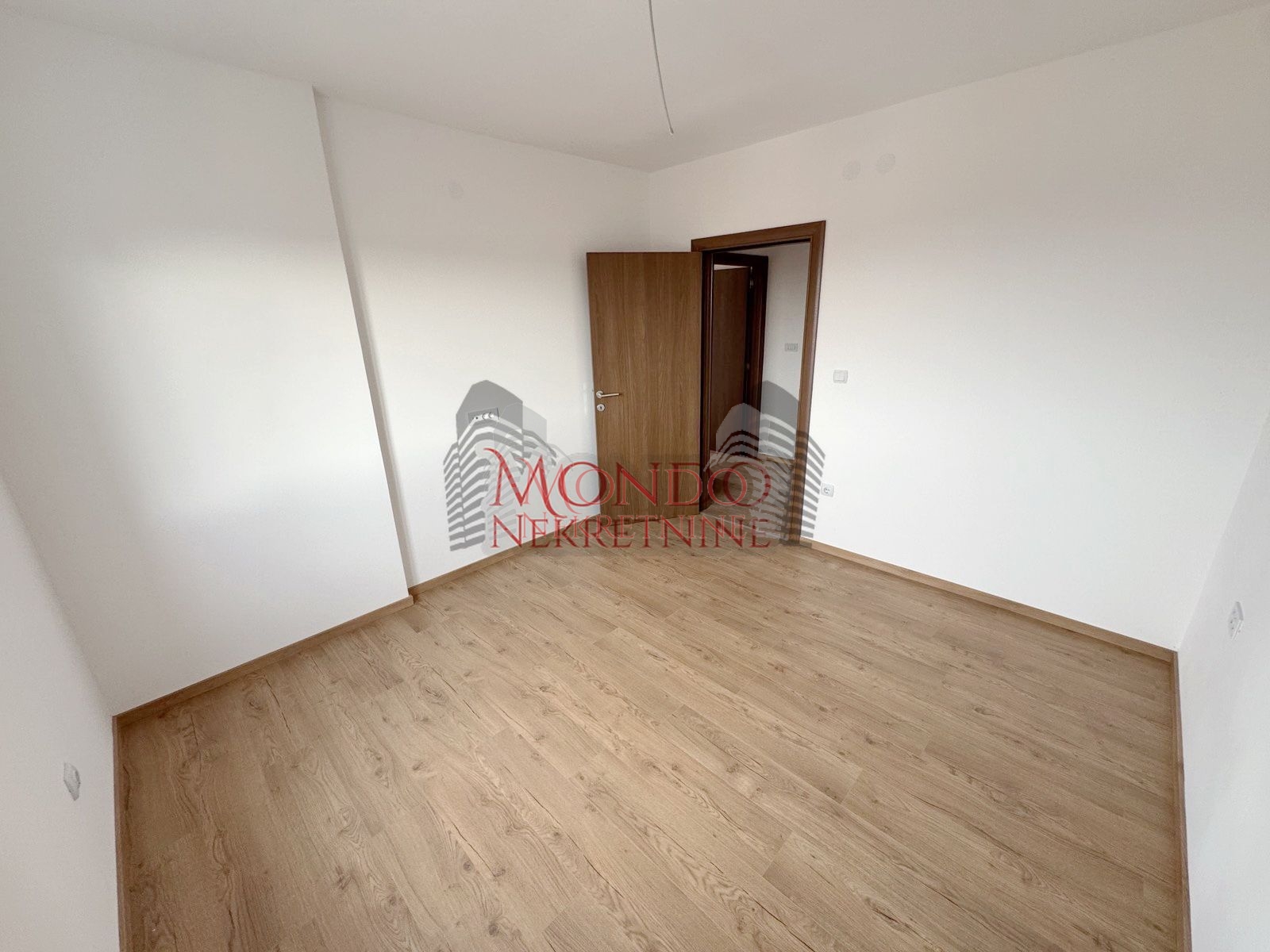 Nov dvoiposoban stan sa parking mestom na Bubnju, novogradnja 11