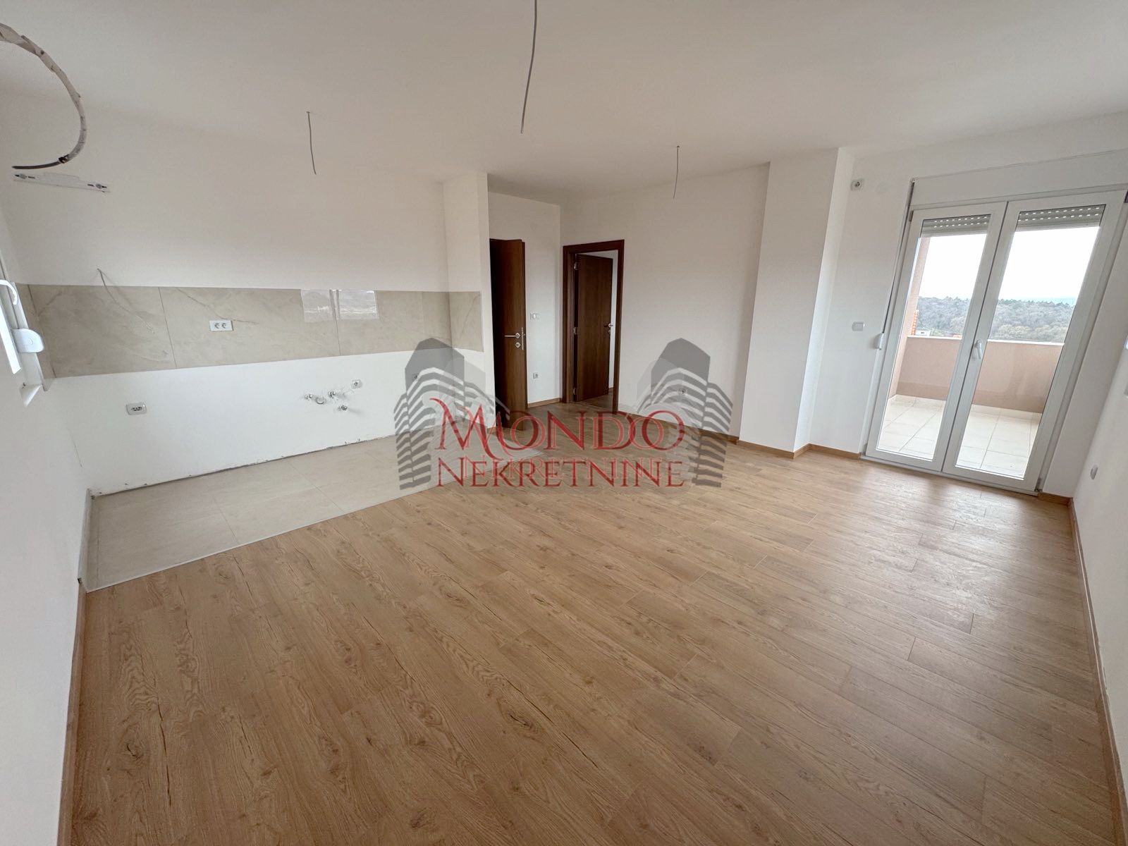 Nov dvoiposoban stan sa parking mestom na Bubnju, novogradnja 2