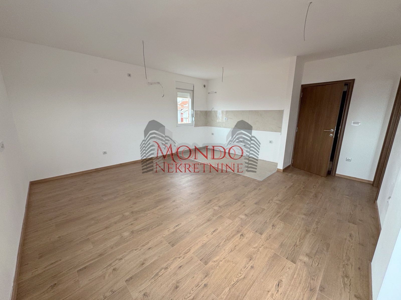 Nov dvoiposoban stan sa parking mestom na Bubnju, novogradnja 1