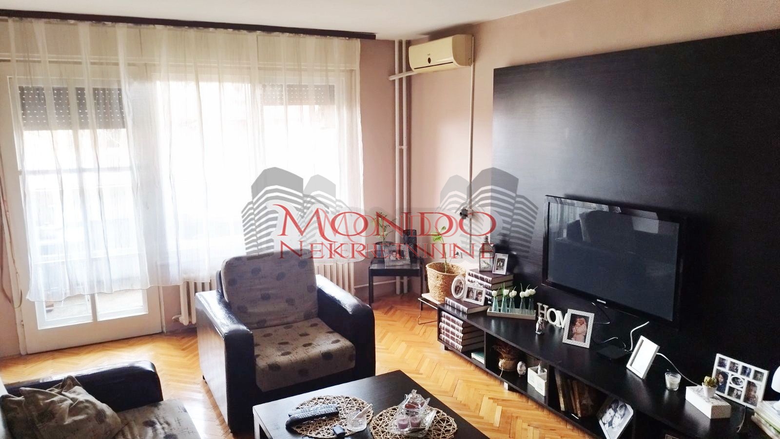 Prodaje se četvorosoban vojni stan na Trošarini 2