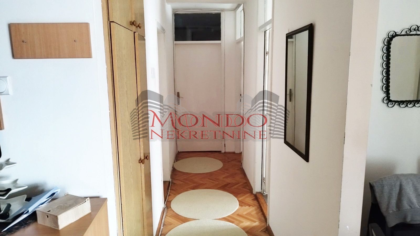 Prodaje se četvorosoban vojni stan na Trošarini 17