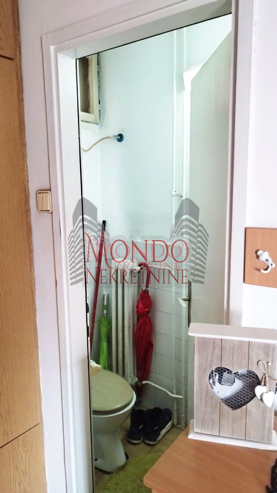 Prodaje se četvorosoban vojni stan na Trošarini 16