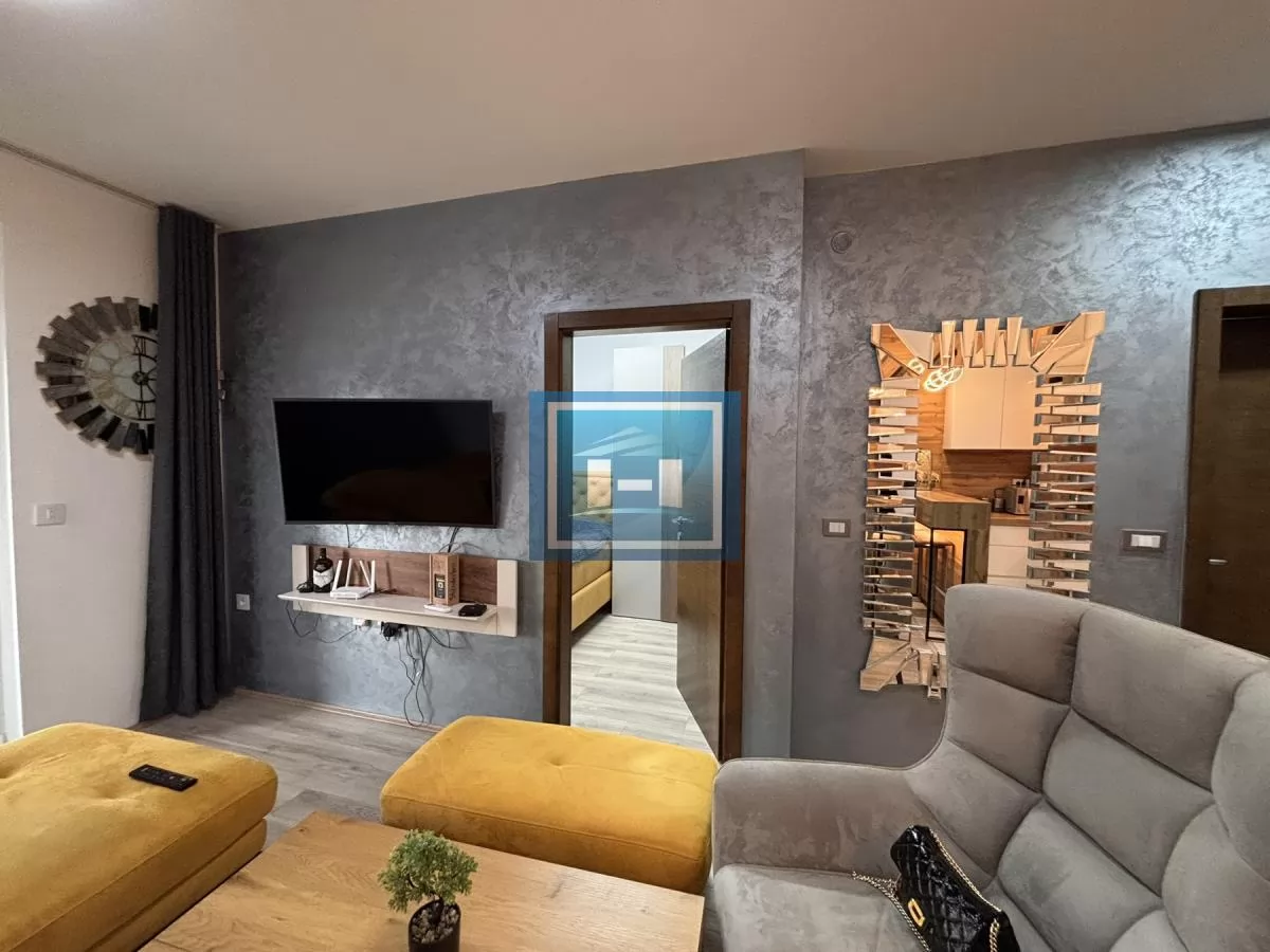 San na top lokaciji i poziciji!! 3