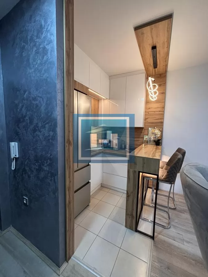 San na top lokaciji i poziciji!! 7