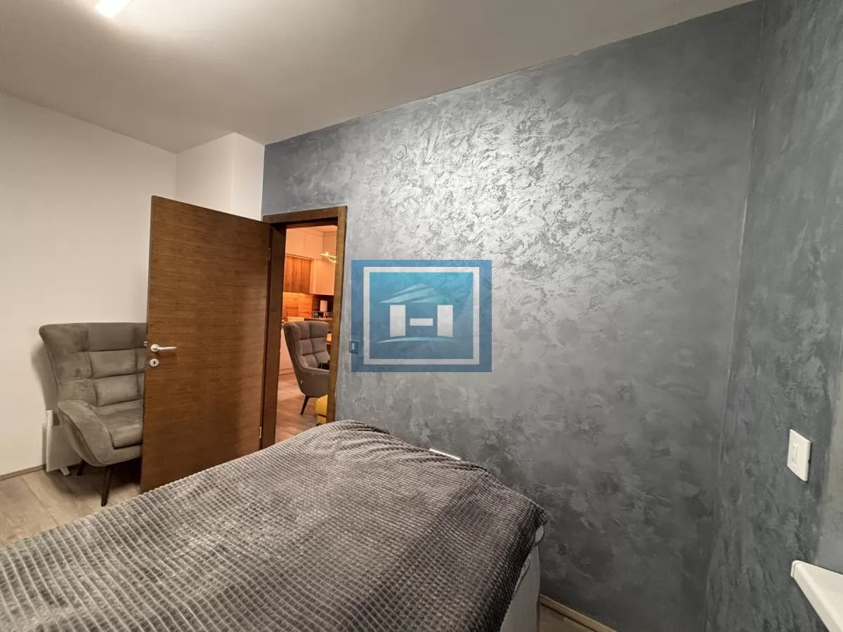 San na top lokaciji i poziciji!! 9