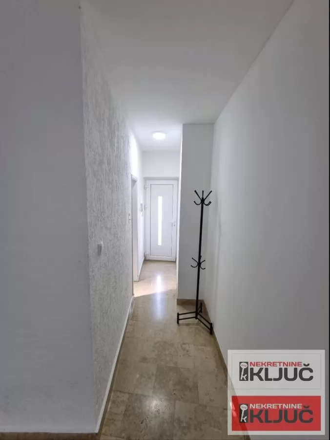 Centar-trosoban stan u kući sa parking mestom 2