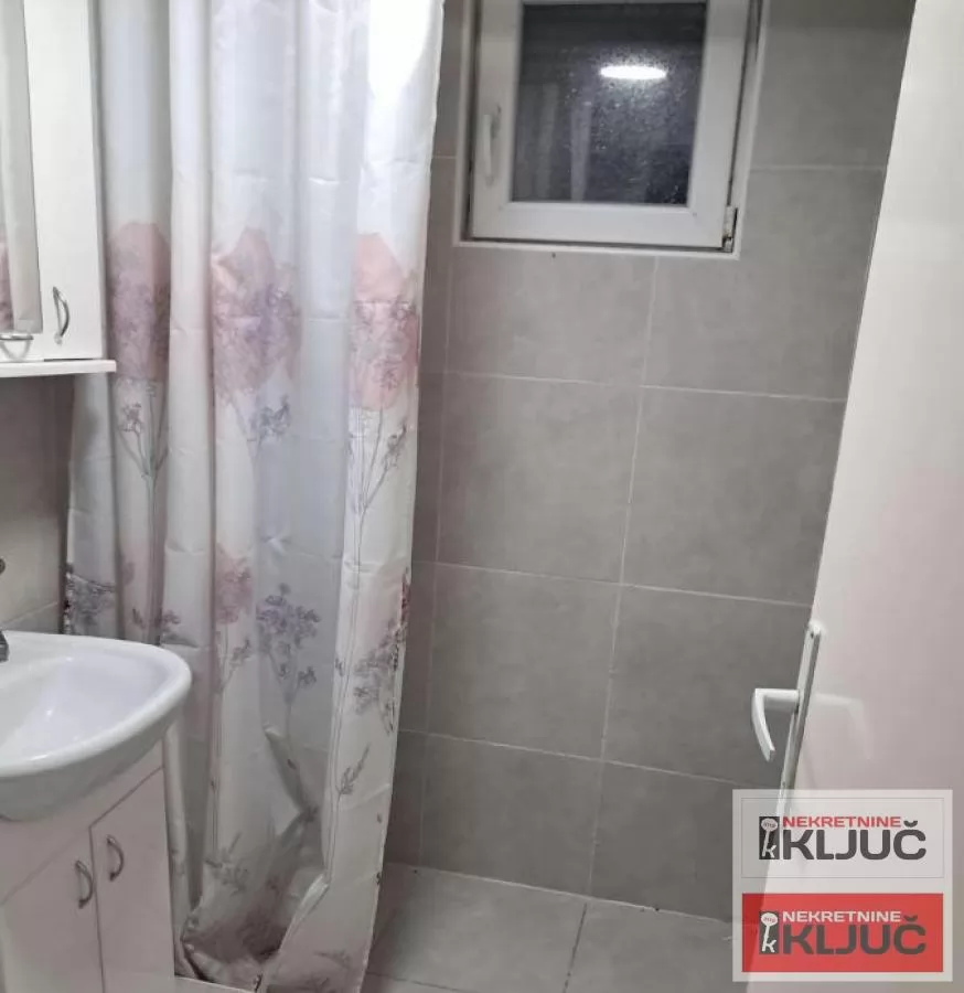 Dobar dvorisni stan u Petrovaradinu 3