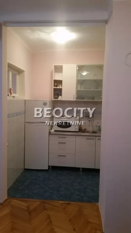 Dvosoban stan, 45 m2, Centar, Cara Lazara ID: 14007 5