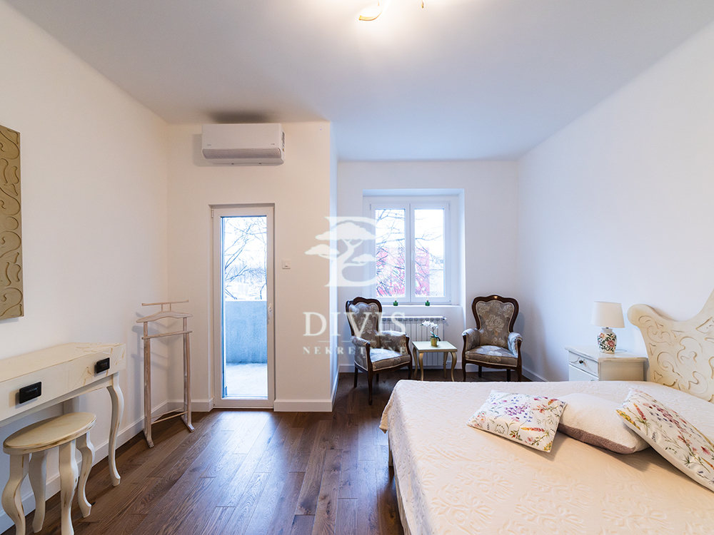 Renoviran 3 0 stan na Senjaku  78m2  namešten 4