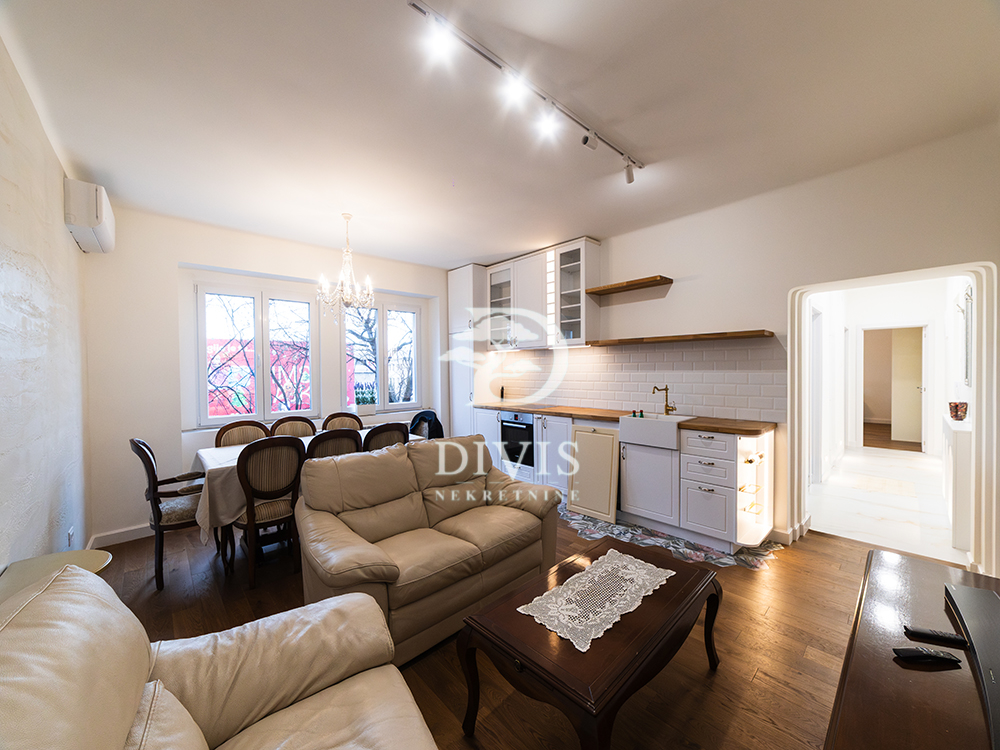 Renoviran 3 0 stan na Senjaku  78m2  namešten 1