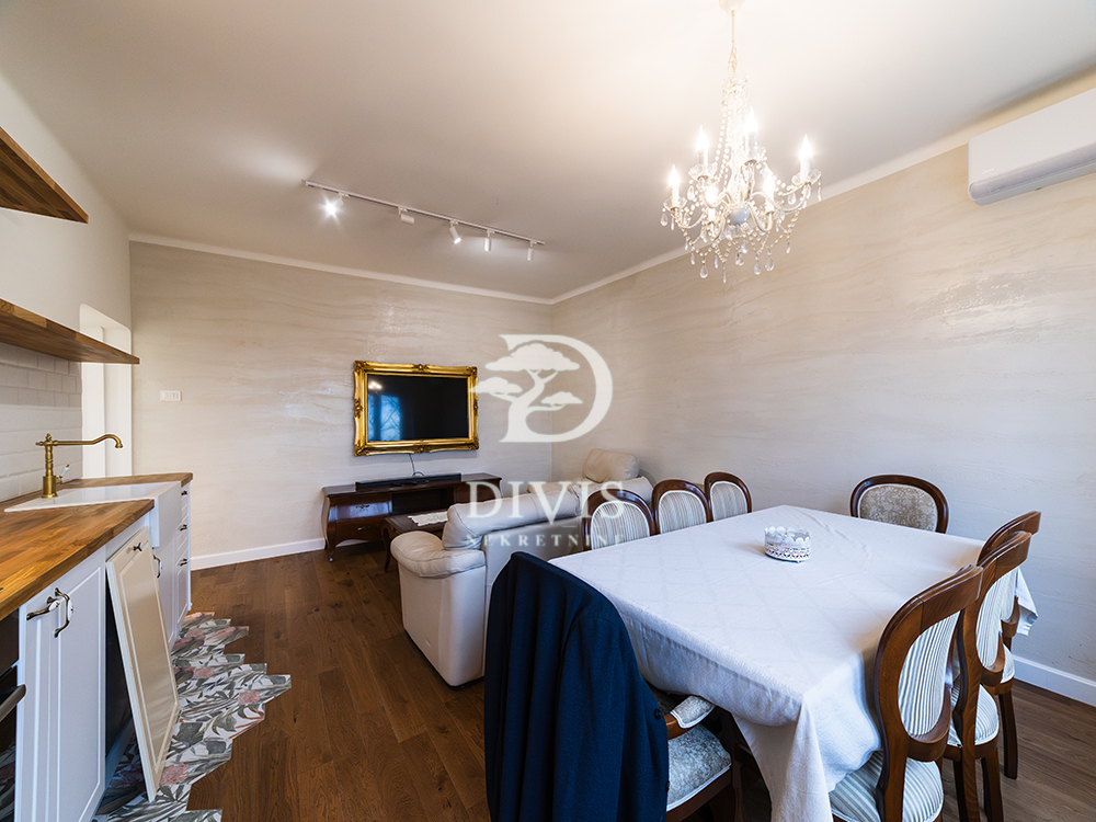 Renoviran 3 0 stan na Senjaku  78m2  namešten 2