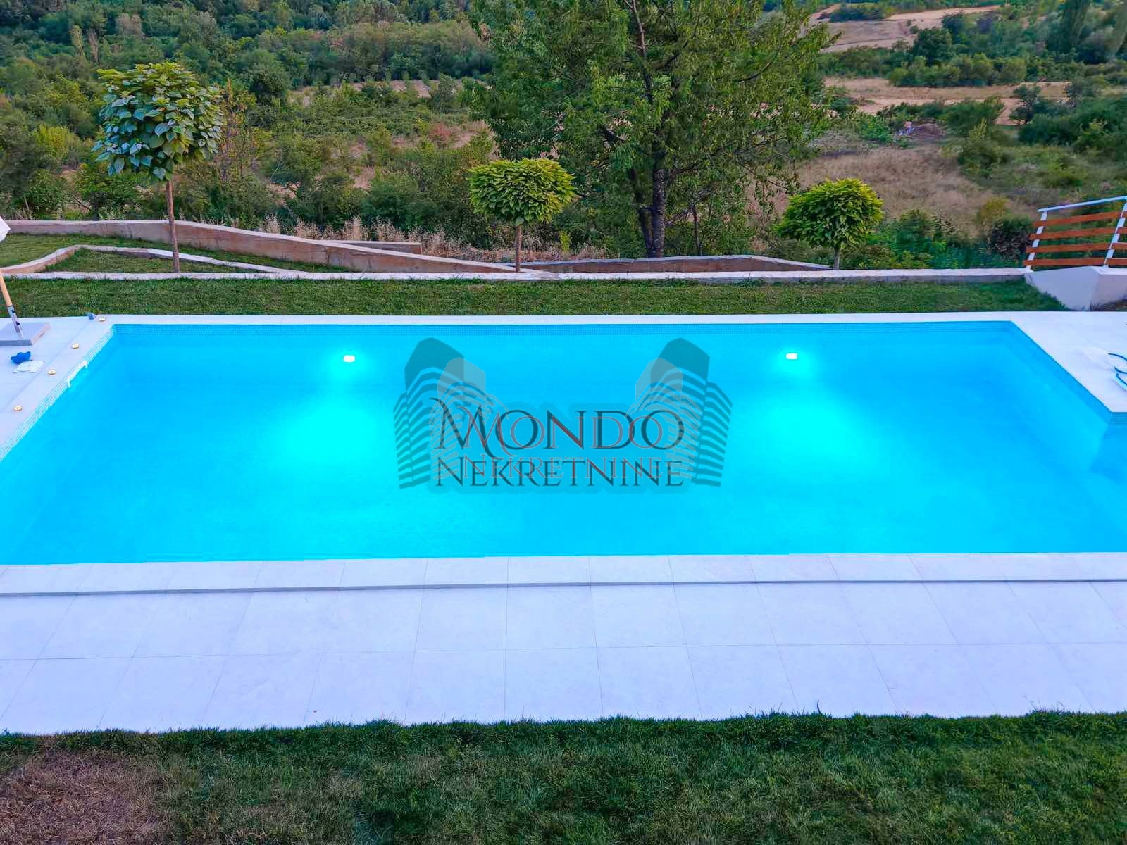 Nova kuca sa bazenom, naselje put za Donje Vlase 11