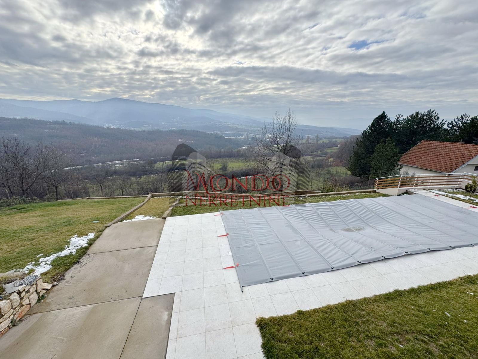 Nova kuca sa bazenom, naselje put za Donje Vlase 16