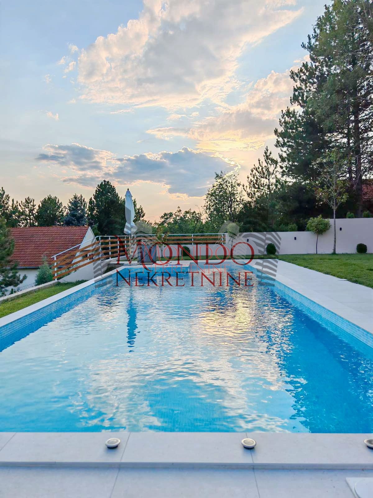 Nova kuca sa bazenom, naselje put za Donje Vlase 10