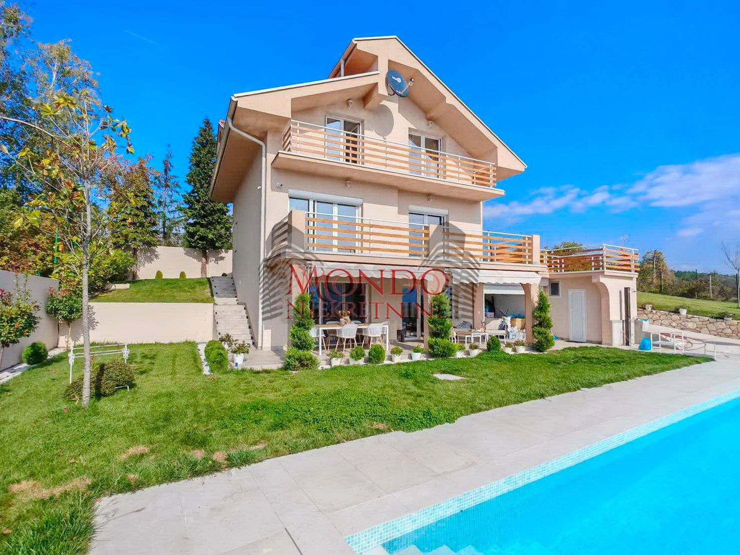 Nova kuca sa bazenom, naselje put za Donje Vlase 2