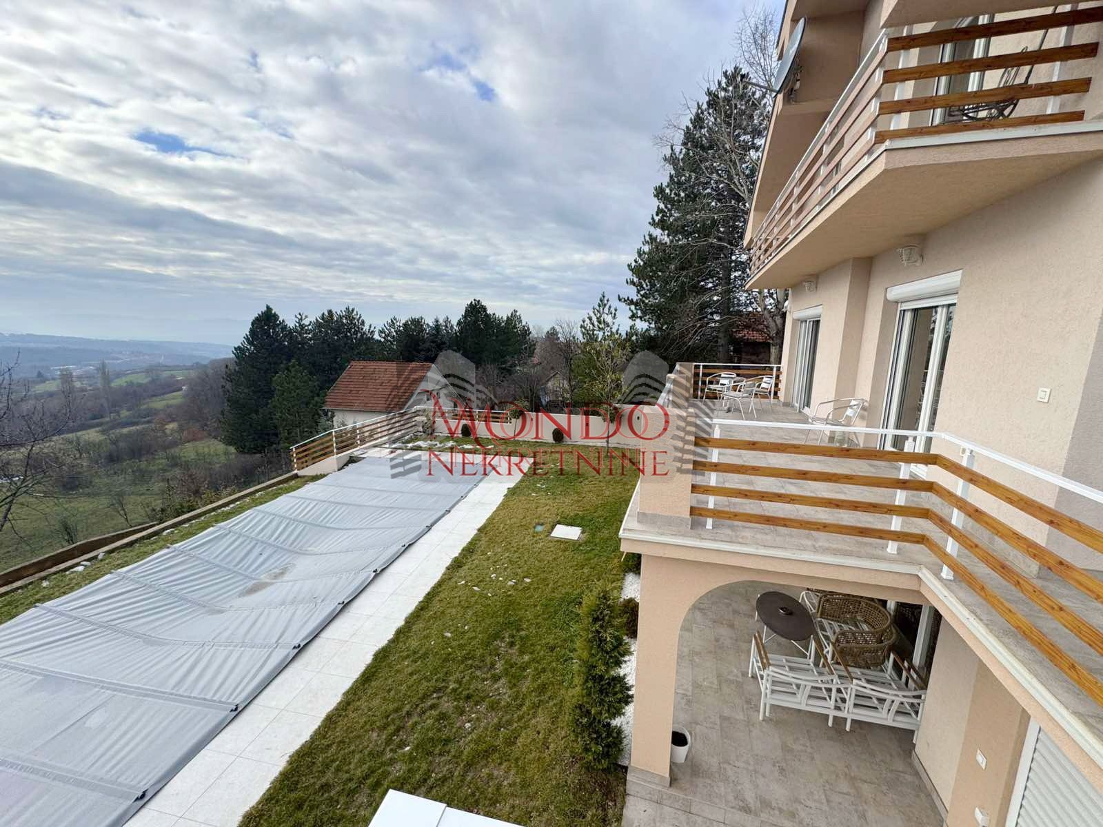 Nova kuca sa bazenom, naselje put za Donje Vlase 15