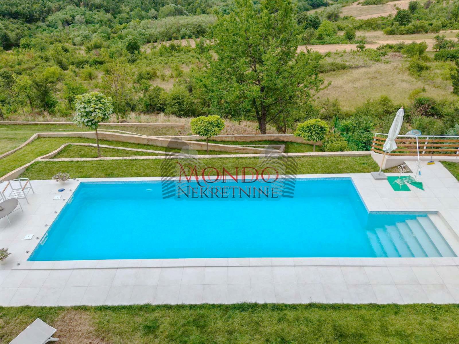 Nova kuca sa bazenom, naselje put za Donje Vlase 9