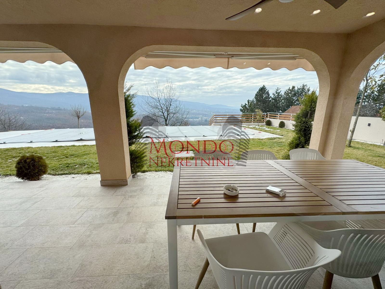 Nova kuca sa bazenom, naselje put za Donje Vlase 17