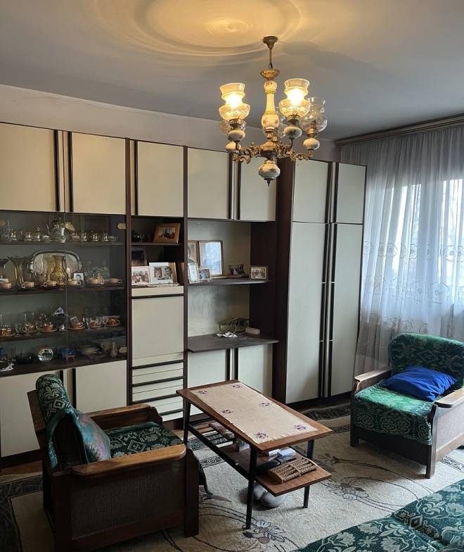 Prodaje se dvosoban stan u Zemunu  treći sprat  parking 1