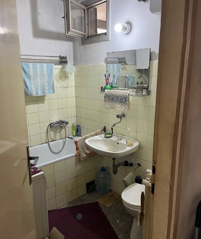 Prodaje se dvosoban stan u Zemunu  treći sprat  parking 4