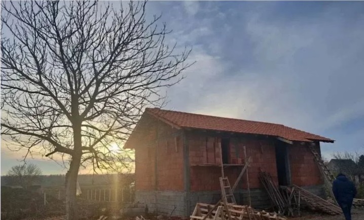 Plac sa kucom Beograd Borca 1