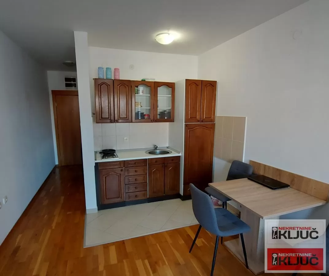 GRBAVICI IZDAJE SE NAMEŠTENA GARSONJERA 11