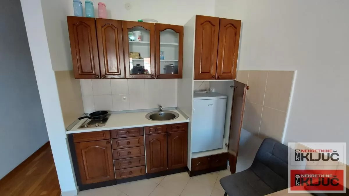 GRBAVICI IZDAJE SE NAMEŠTENA GARSONJERA 12