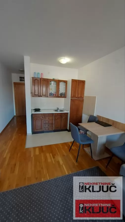 GRBAVICI IZDAJE SE NAMEŠTENA GARSONJERA 8