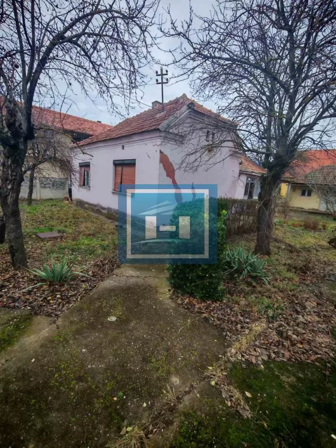 Starija kuća do glavnog puta 1