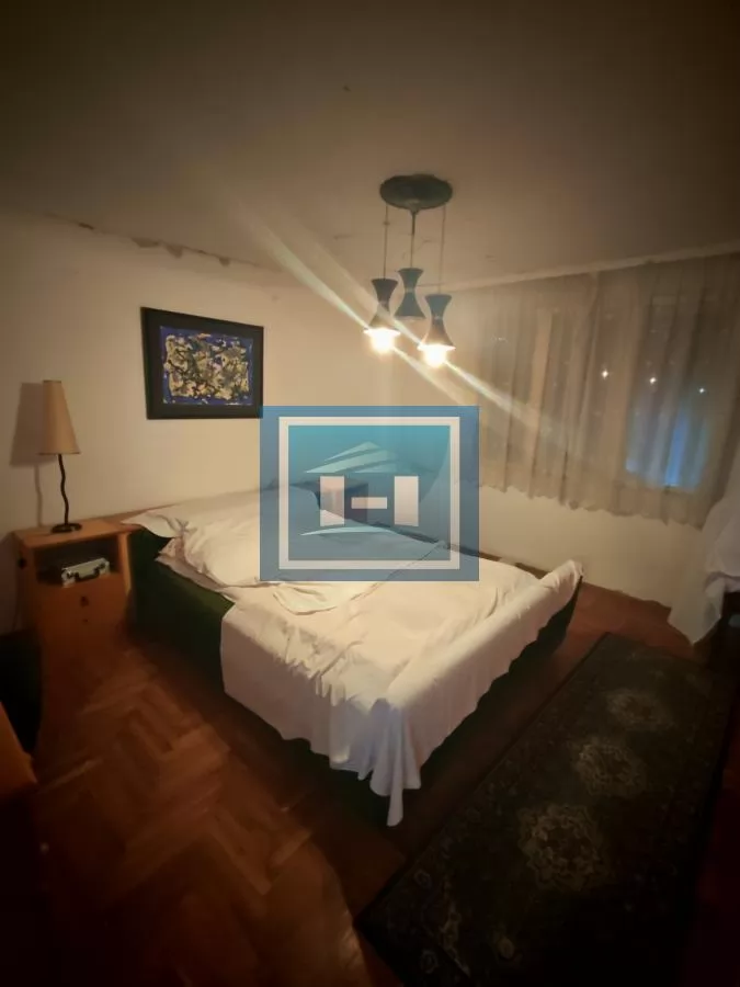 Starija kuća do glavnog puta 11