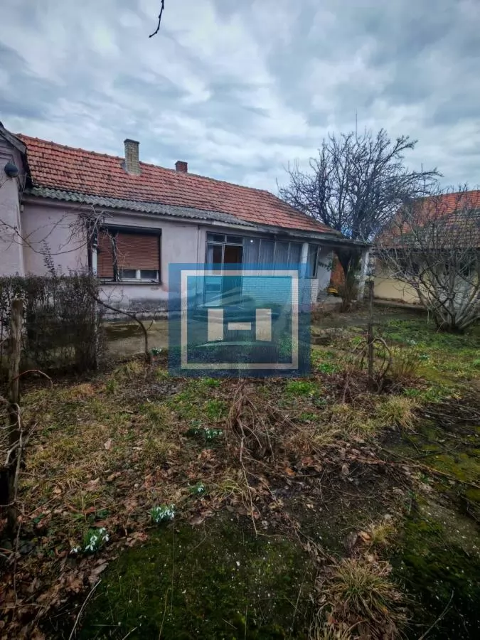 Starija kuća do glavnog puta 5