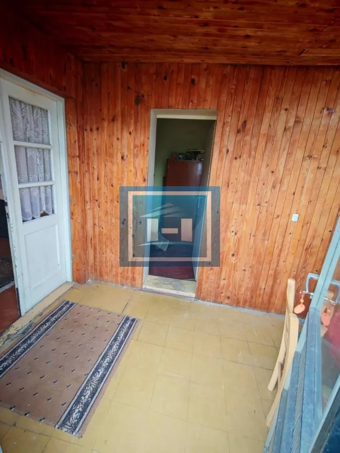 Starija kuća do glavnog puta 9