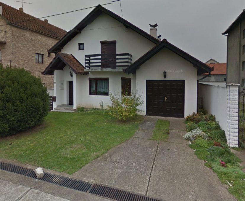 Kuca sa poslovnim objektom Nova Pazova 3