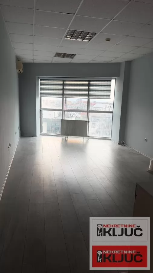 Dobar poslovni apartman u blizini Spensa 1