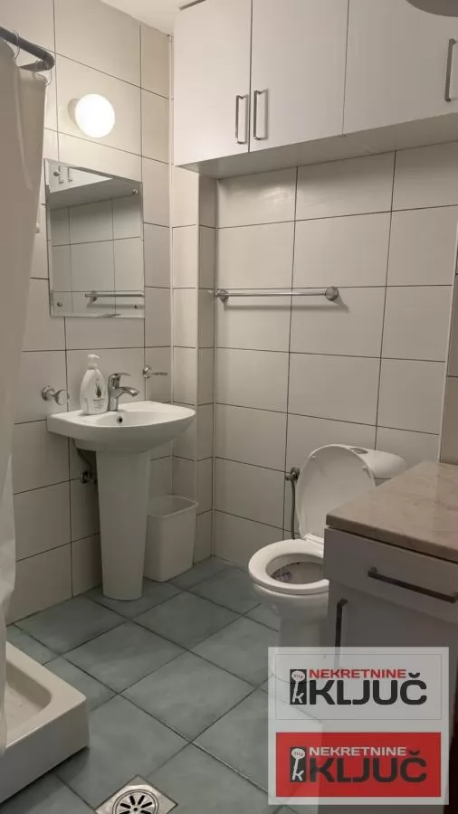 Dobar poslovni apartman u blizini Spensa 3