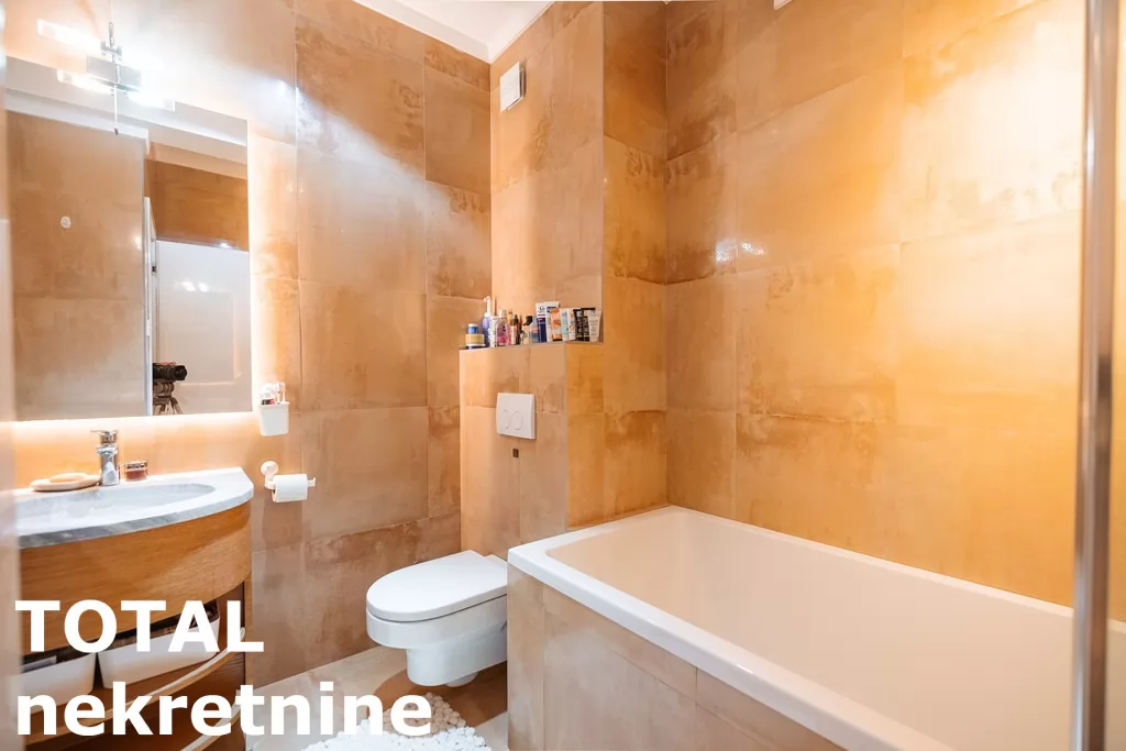 Stan,NOVI SAD,BULEVAR,kv: 213.00, € 617700, ID: 1102228 16