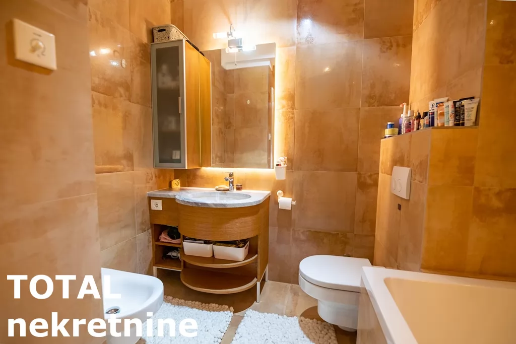 Stan,NOVI SAD,BULEVAR,kv: 213.00, € 617700, ID: 1102228 17