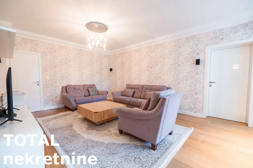 Stan,NOVI SAD,BULEVAR,kv: 213.00, € 617700, ID: 1102228 22