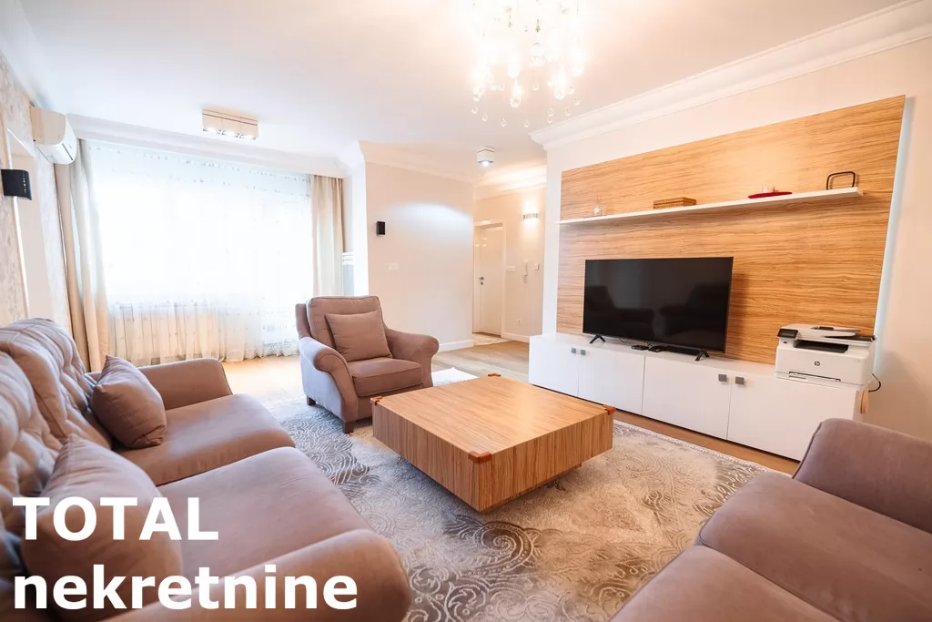 Stan,NOVI SAD,BULEVAR,kv: 213.00, € 617700, ID: 1102228 24