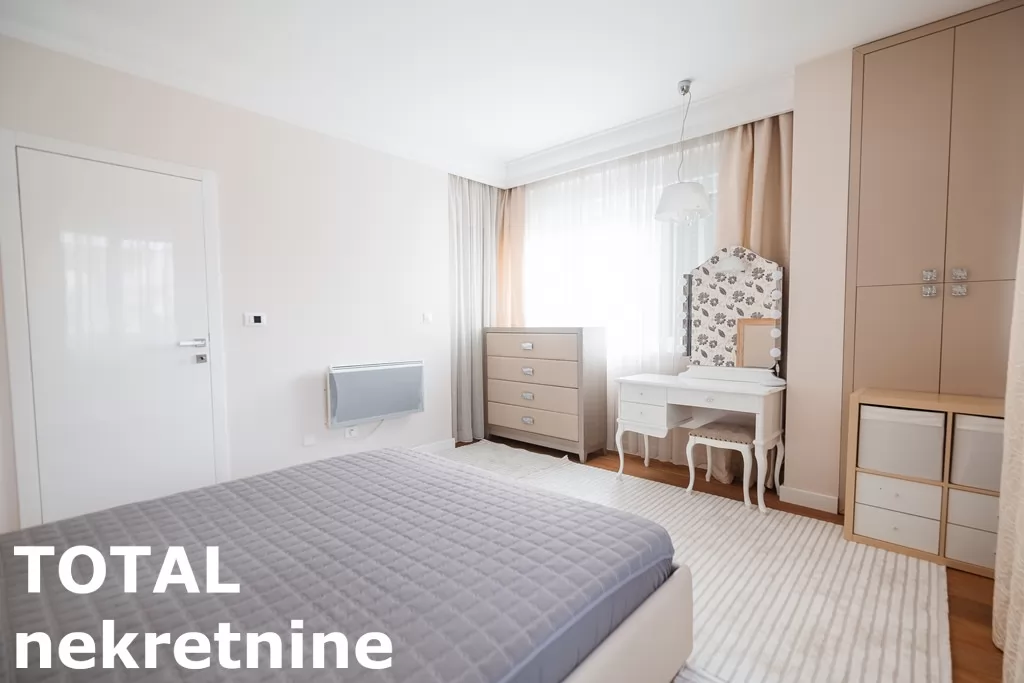 Stan,NOVI SAD,BULEVAR,kv: 213.00, € 617700, ID: 1102228 36