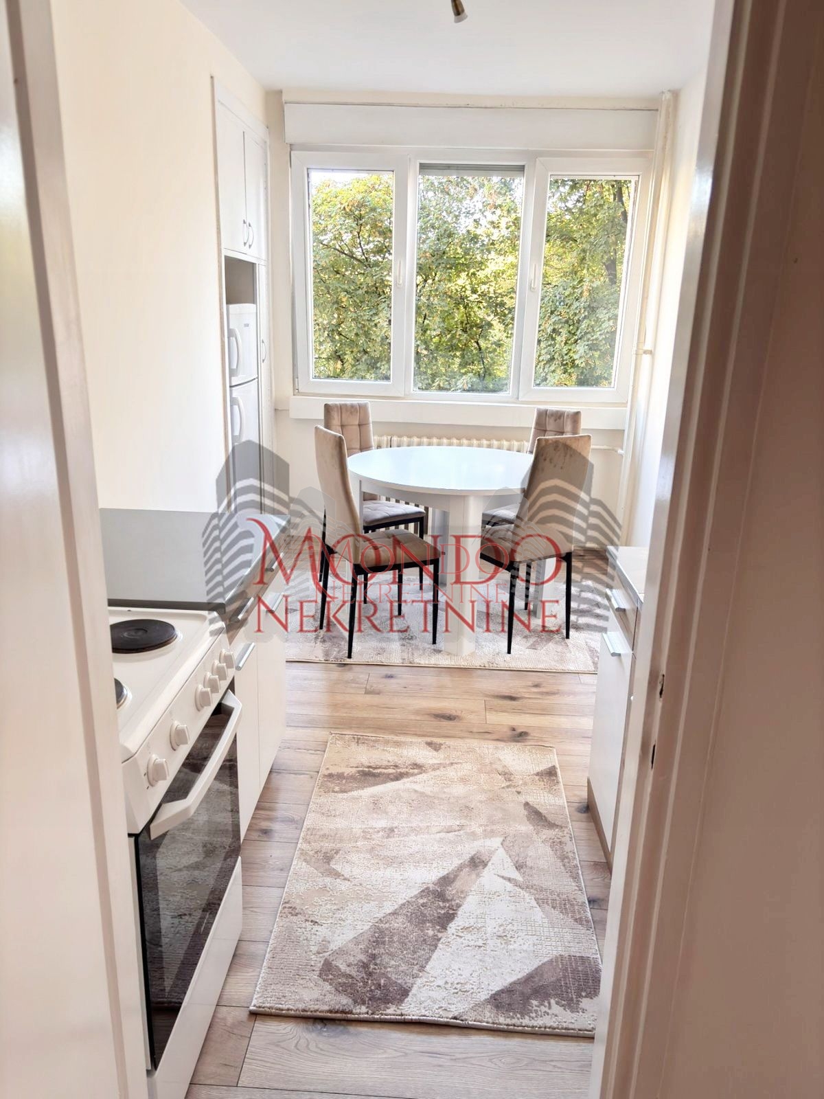 Jednoiposoban stan kod Gradske bolnice 6