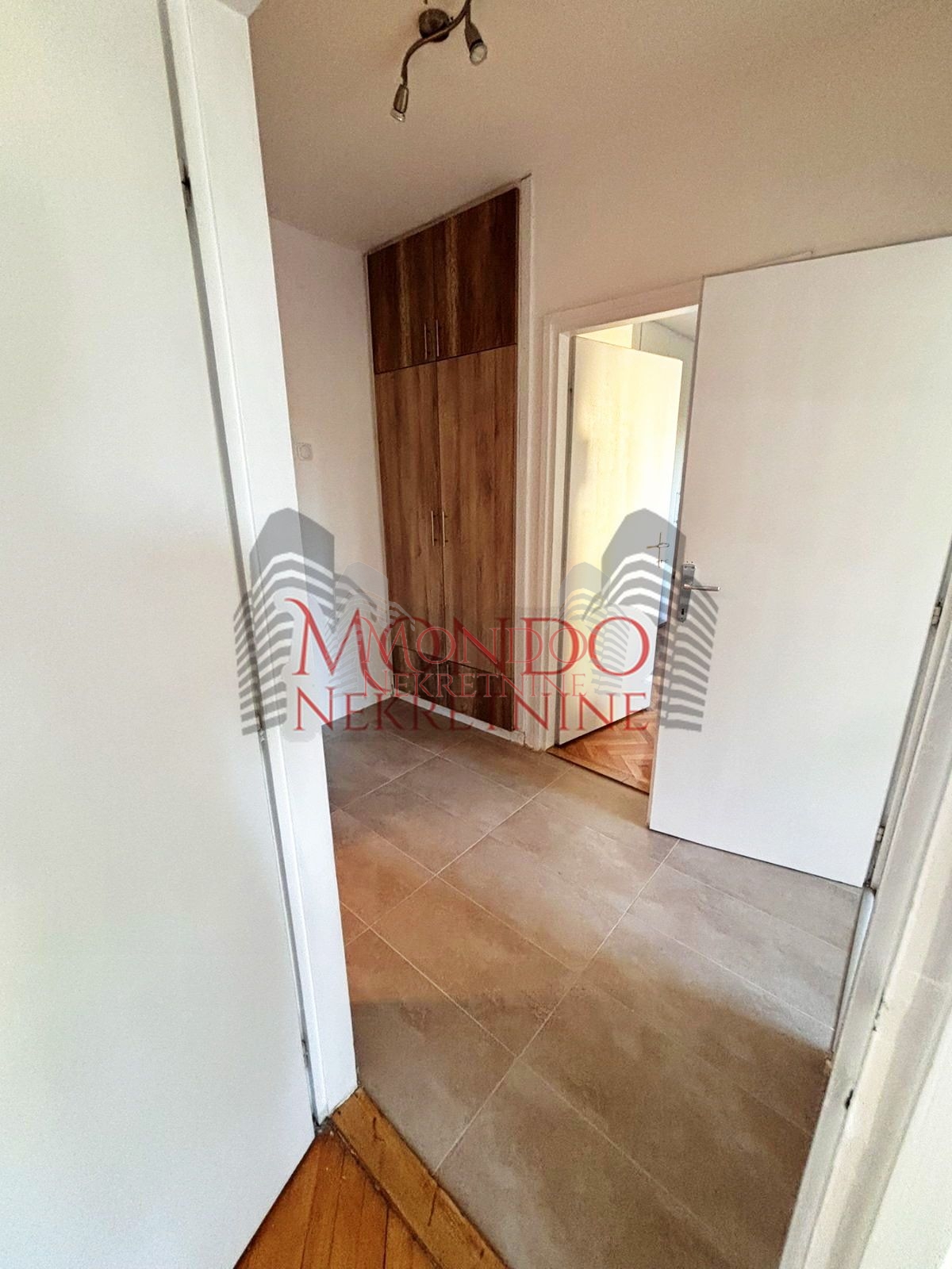 Jednoiposoban stan kod Gradske bolnice 9