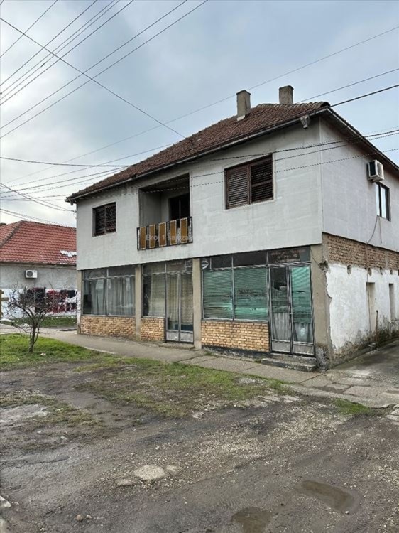 Kuca u samom centru Starih Banovaca 2