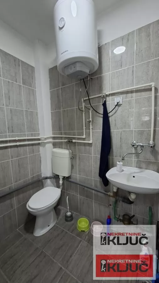 BULEVAR EVROPE IZDAJE SE VIŠENAMENSKI ULIČNI LOKAL 7