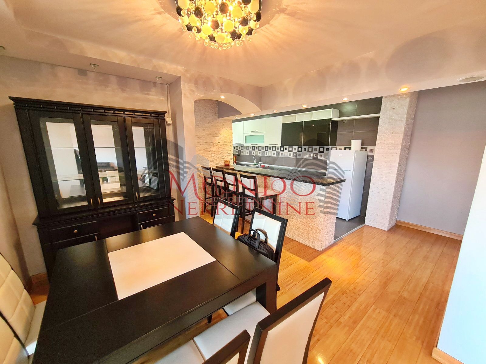 Cetvorosoban stan preko puta Pravnog i Ekonomskog fakulteta 4