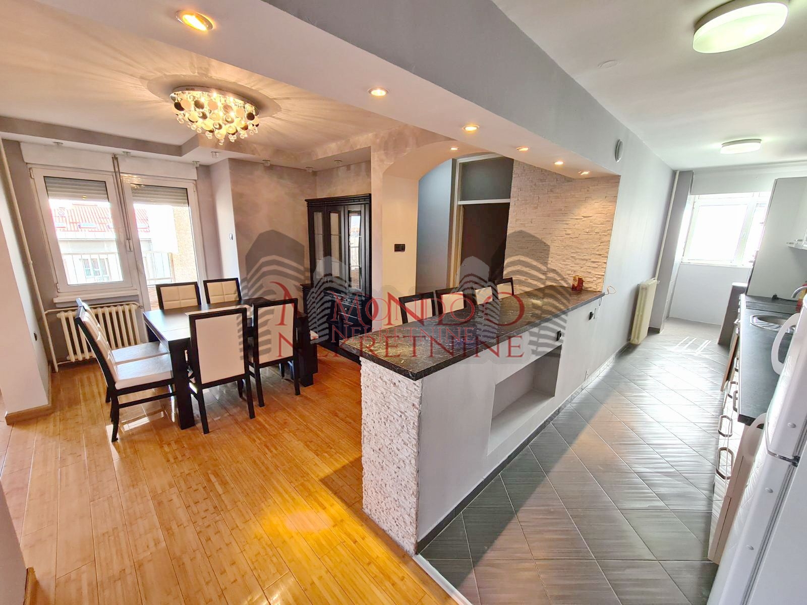 Cetvorosoban stan preko puta Pravnog i Ekonomskog fakulteta 5