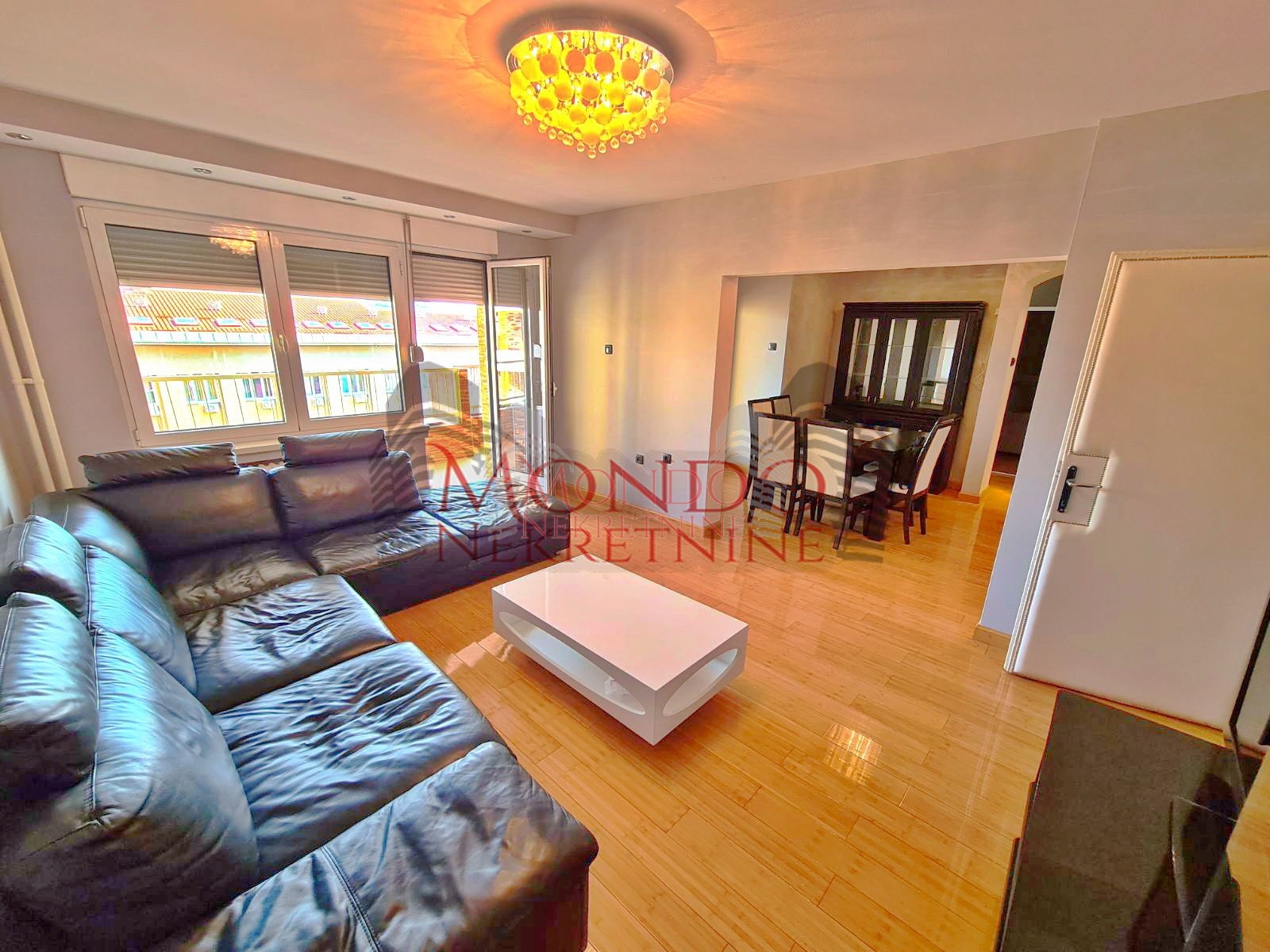 Cetvorosoban stan preko puta Pravnog i Ekonomskog fakulteta 2