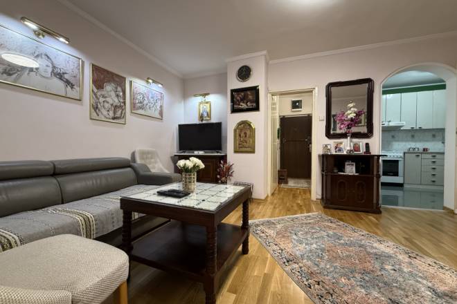 Prodajemo namešten 2 5 stan kod hotela Srbija 65m2 2