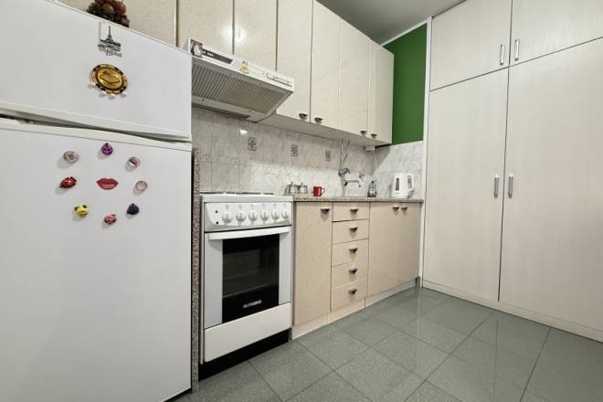 Prodajemo namešten 2 5 stan kod hotela Srbija 65m2 3